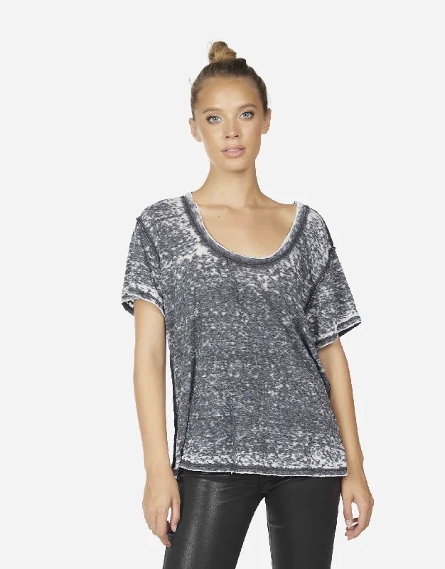 Women's Layered Outfit Keyes Scoop Neck Tee